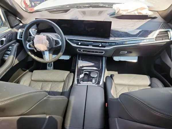 5UX23EM06R9U84917 2024 BMW X7 - Image 8