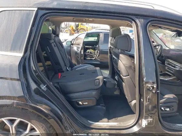 5UX23EM06R9V05054 2024 BMW X7 - Image 8