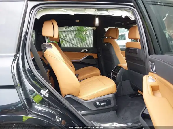5UX23EM06R9V18533 2024 BMW X7 - Image 8