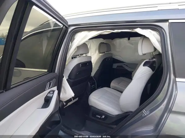 5UX23EM06R9V50477 2024 BMW X7 - Image 8