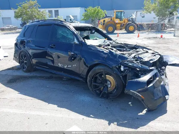 5UX23EM06R9V71023 2024 BMW X7 - Image 1