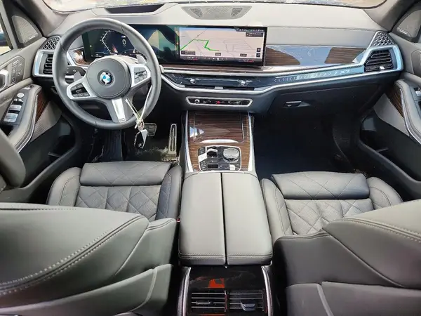 5UX23EM06S9X63600 2025 BMW X7 - Image 8