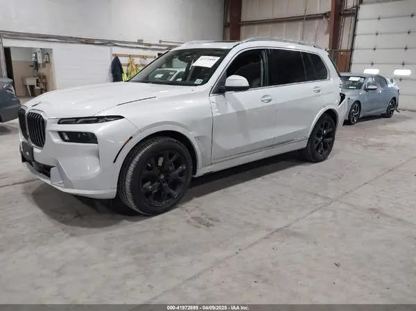 5UX23EM06S9Y80559 2025 BMW X7 - Image 2