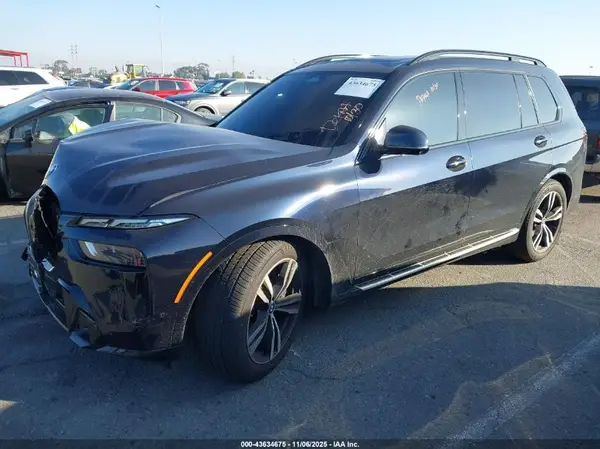 5UX23EM06T9082158 2026 BMW X7 - Image 2