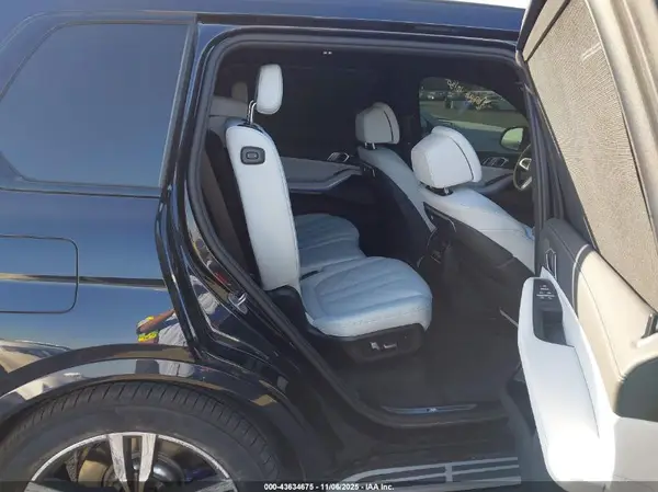 5UX23EM06T9082158 2026 BMW X7 - Image 8