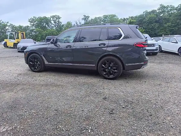 5UX23EM06T9126112 2026 BMW X7 - Image 2