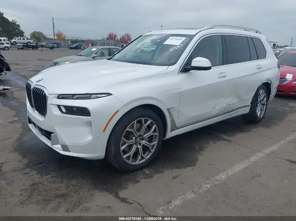 5UX23EM06T9182986 2026 BMW X7 - Image 2
