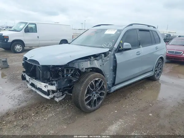 5UX23EM06T9277757 2026 BMW X7 - Image 2