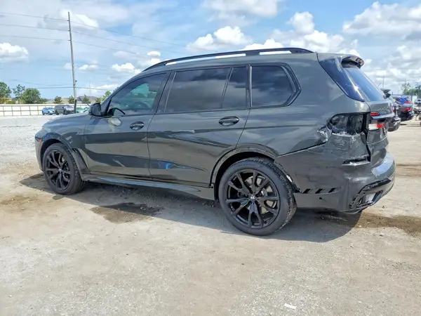 5UX23EM06T9374702 2026 BMW X7 - Image 2