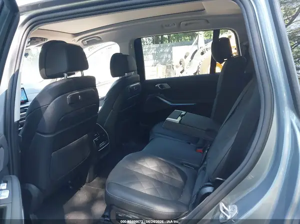 5UX23EM06T9402465 2026 BMW X7 - Image 8