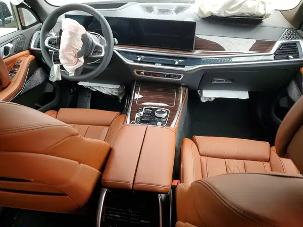 5UX23EM06V9439762 2027 BMW X7 - Image 8