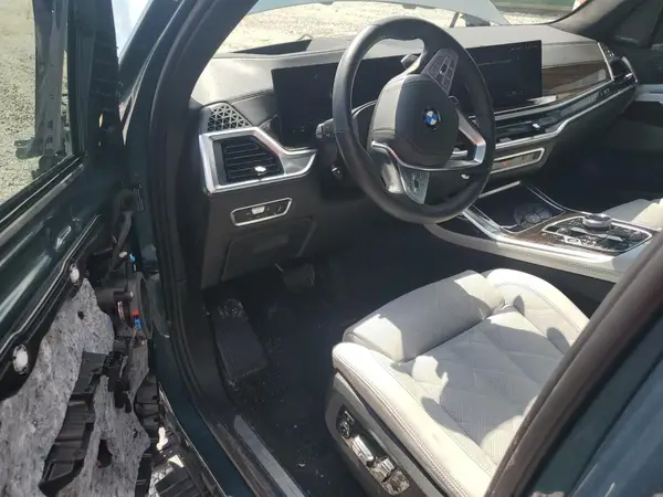 5UX23EM07P9P57960 2023 BMW X7 - Image 8