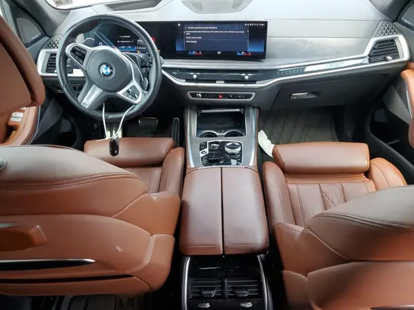 5UX23EM07P9P90263 2023 BMW X7 - Image 8