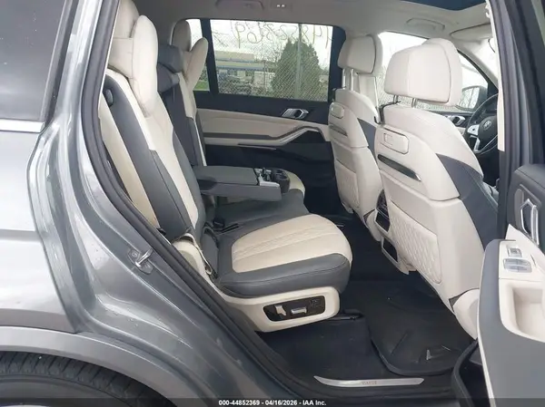 5UX23EM07P9S03835 2023 BMW X7 - Image 8
