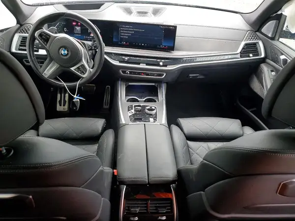 5UX23EM07R9S36448 2024 BMW X7 - Image 8