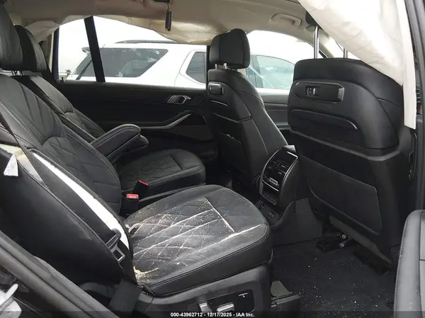 5UX23EM07R9T59490 2024 BMW X7 - Image 8
