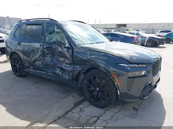 5UX23EM07R9U17579 2024 BMW X7 - Image 1