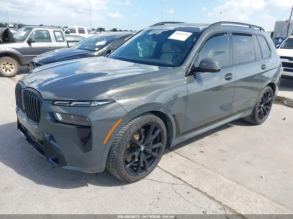 5UX23EM07R9U17579 2024 BMW X7 - Image 2