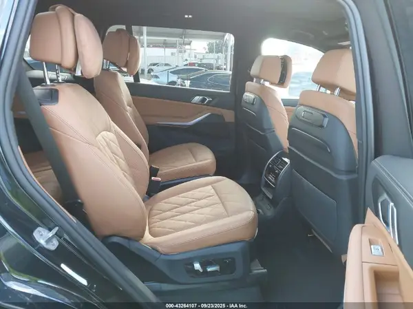 5UX23EM07R9U19056 2024 BMW X7 - Image 8