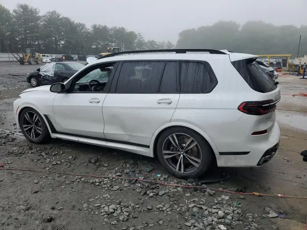 5UX23EM07R9U49531 2024 BMW X7 - Image 2