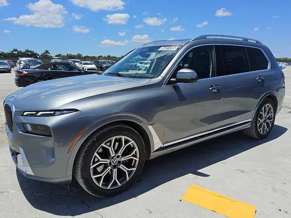 5UX23EM07R9V10389 2024 BMW X7 - Image 1