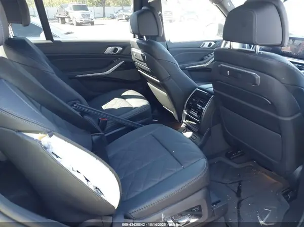 5UX23EM07R9V86923 2024 BMW X7 - Image 8