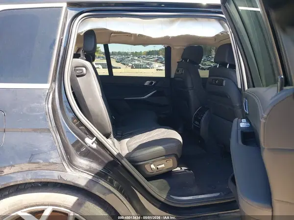 5UX23EM07S9W65594 2025 BMW X7 - Image 8