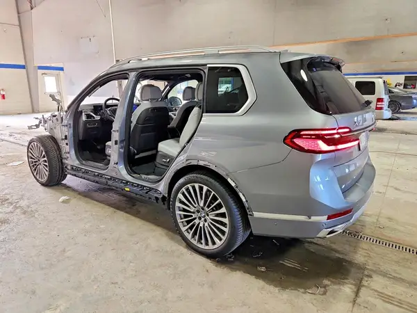 5UX23EM07S9Z89841 2025 BMW X7 - Image 2