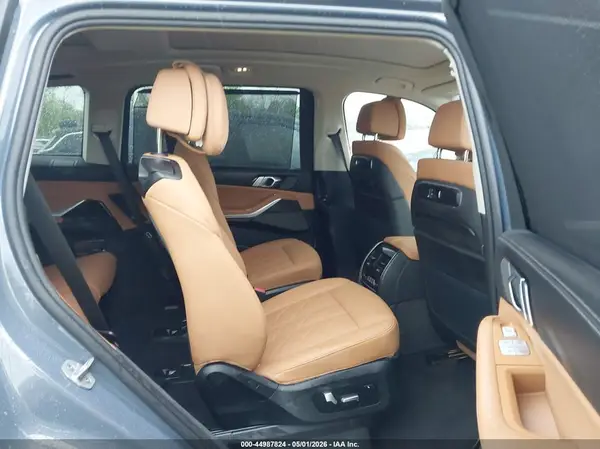 5UX23EM07T9120044 2026 BMW X7 - Image 8