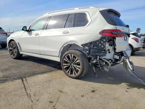 5UX23EM07T9160561 2026 BMW X7 - Image 2