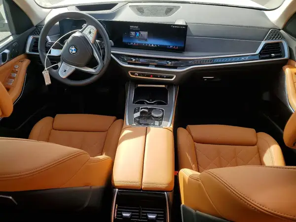5UX23EM07T9160561 2026 BMW X7 - Image 8