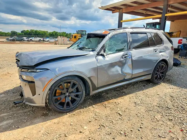 5UX23EM07T9179787 2026 BMW X7 - Image 1