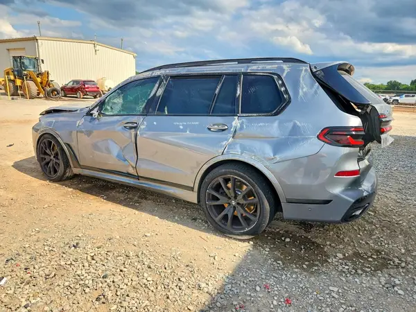 5UX23EM07T9179787 2026 BMW X7 - Image 2