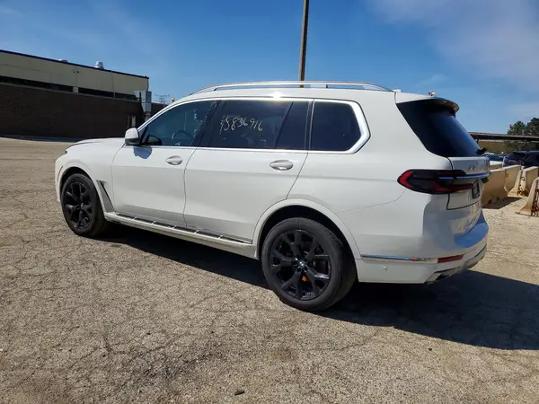 5UX23EM07T9297032 2026 BMW X7 - Image 2