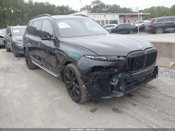 5UX23EM08P9P90076 2023 BMW X7 - Image 1