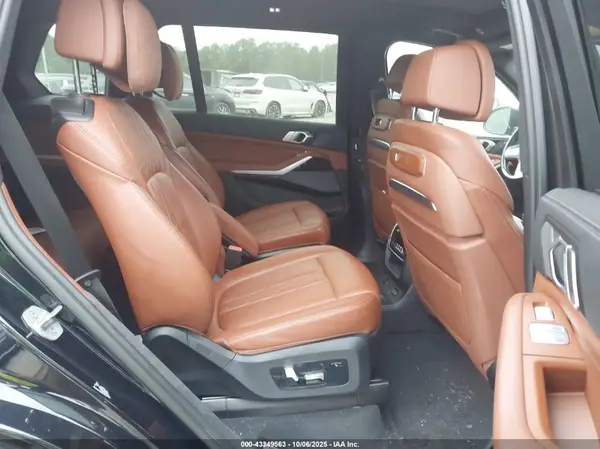 5UX23EM08P9P90076 2023 BMW X7 - Image 8