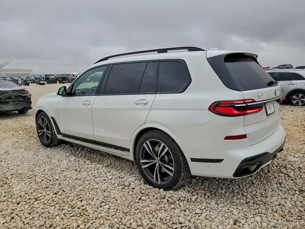 5UX23EM08P9R39909 2023 BMW X7 - Image 2