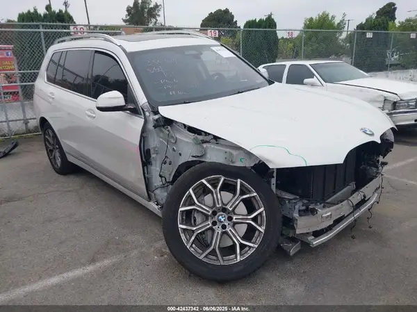 5UX23EM08R9S33333 2024 BMW X7 - Image 1