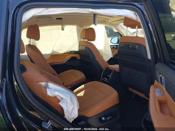 5UX23EM08R9S83696 2024 BMW X7 - Image 8