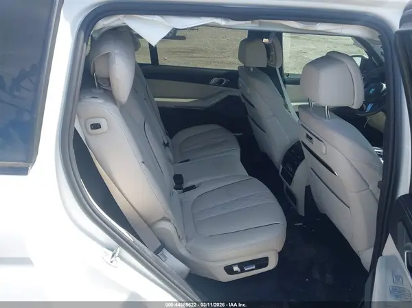 5UX23EM08R9T89565 2024 BMW X7 - Image 8
