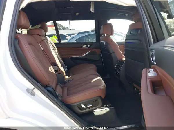 5UX23EM08R9U61655 2024 BMW X7 - Image 8