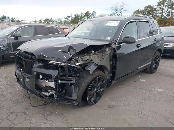 5UX23EM08R9U67598 2024 BMW X7 - Image 2