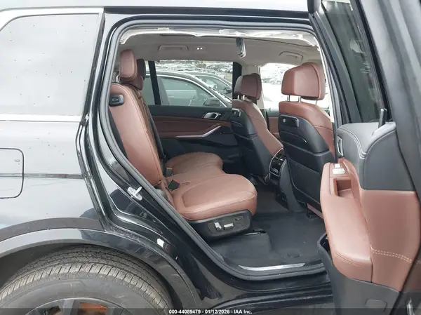 5UX23EM08R9U67598 2024 BMW X7 - Image 8
