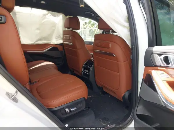 5UX23EM08R9U94106 2024 BMW X7 - Image 8