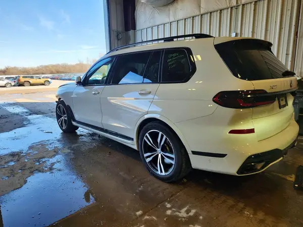 5UX23EM08R9V07209 2024 BMW X7 - Image 2