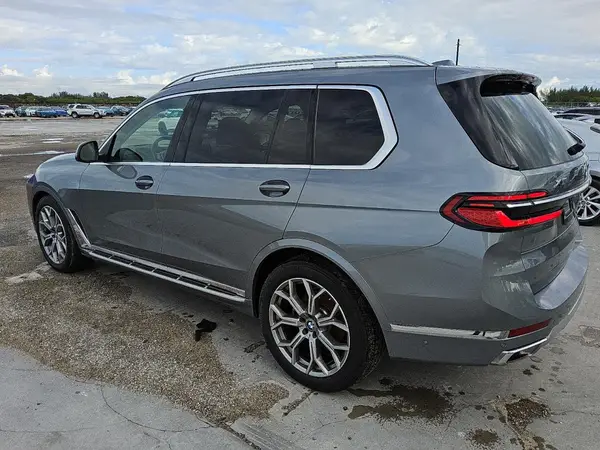 5UX23EM08R9V48892 2024 BMW X7 - Image 2