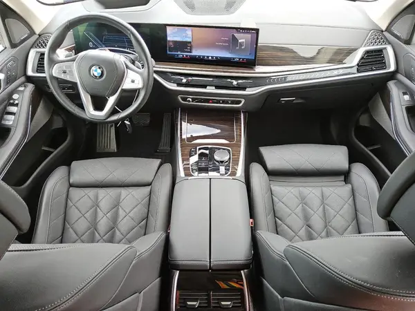 5UX23EM08R9V48892 2024 BMW X7 - Image 8