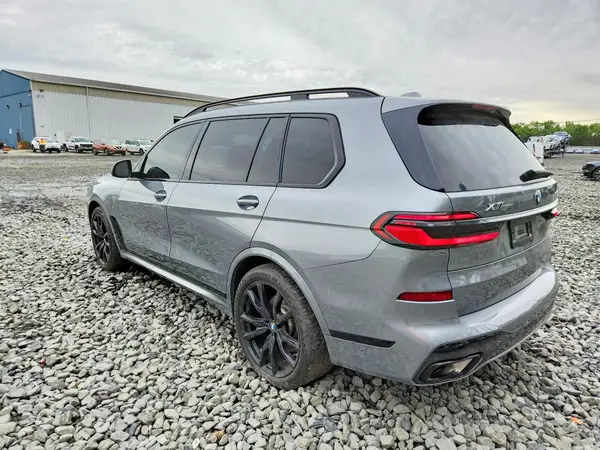 5UX23EM08R9V63098 2024 BMW X7 - Image 2