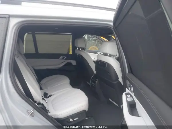 5UX23EM08R9V69757 2024 BMW X7 - Image 8