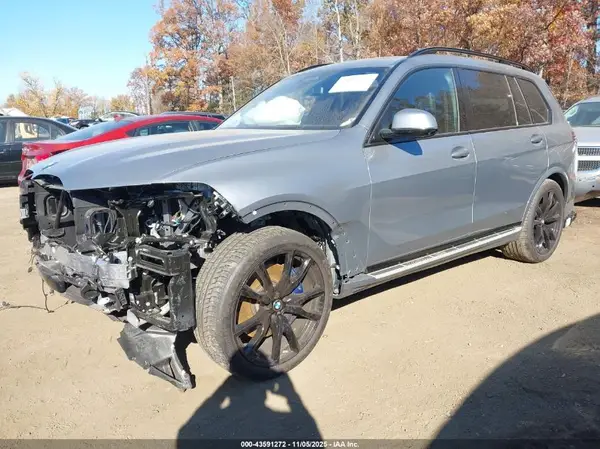 5UX23EM08R9V77437 2024 BMW X7 - Image 2